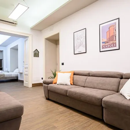 Piazza Nicola 14 * נאפולי