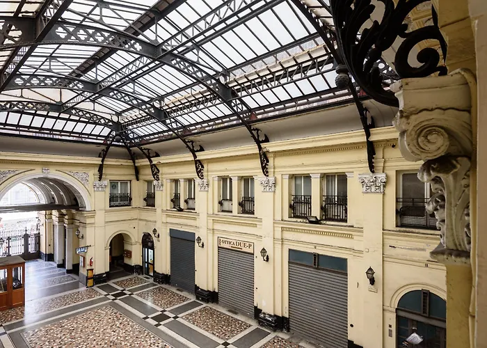 Piazza Nicola 14 *